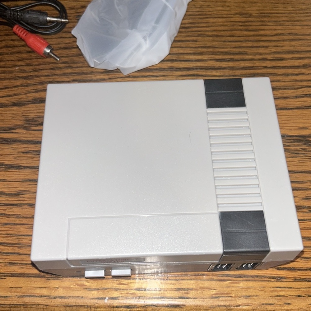 Retro Game Console - Picture 5 of 5